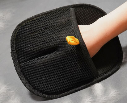 Fellpflegehandschuh