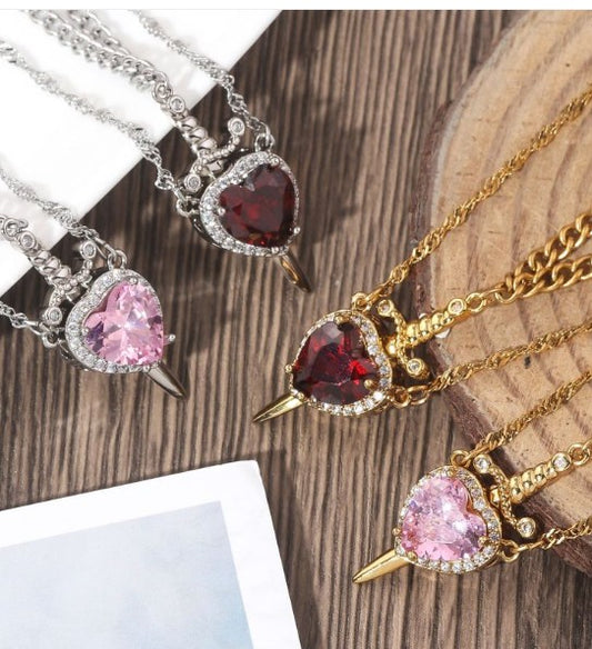 Collier poignard « Love »